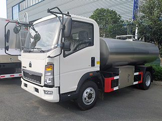 HOWO 5000l milk tank truck