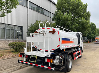 ISUZU 5000l aspersor