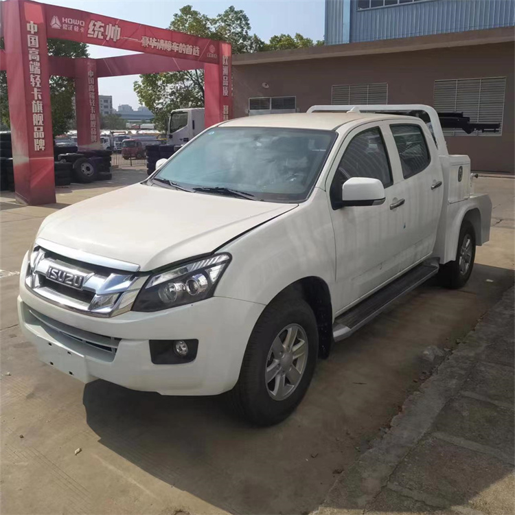 Isuzu Pickup Wrecker Truck used in underground garage wrecking right hand